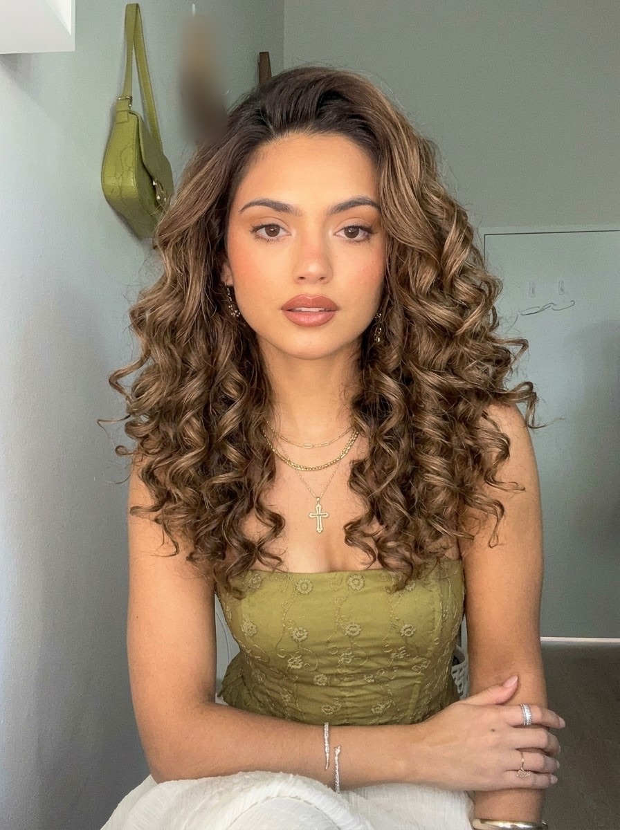 3A hair in large, loose spiral curls about the width of a piece of chalk